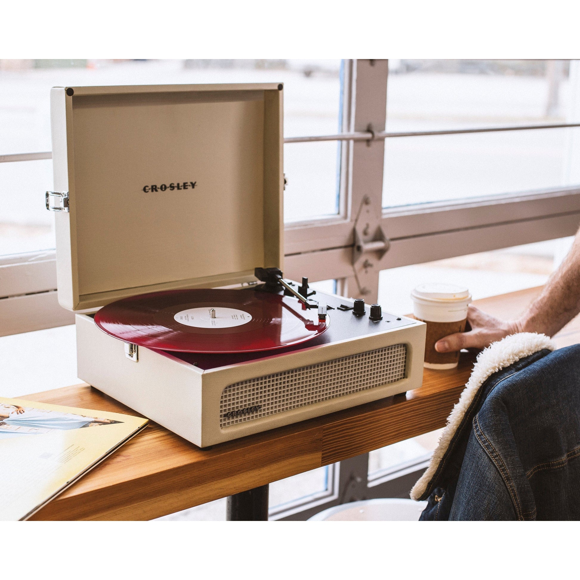 Crosley Voyager Bluetooth Portable Turntable - Dune-Crosley-Mood